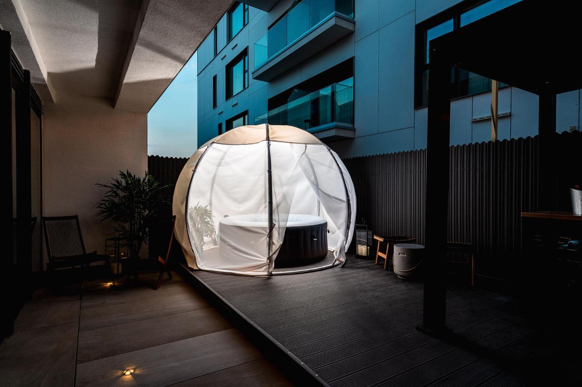 Downtown Scandinavian Igloo With Jacuzzi&Garden Apartment บูคาเรสต์ ภายนอก รูปภาพ